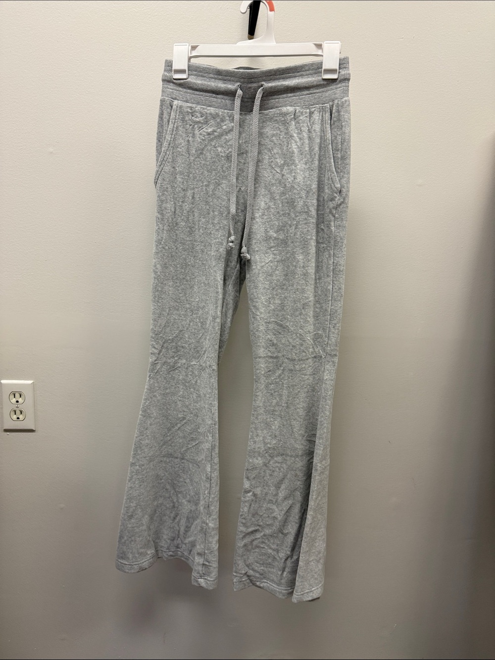 aerie Women’s Light Gray Drawstring Flare Sweatpants